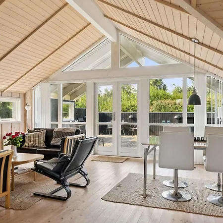 Cozy Near With Fenced Garden *