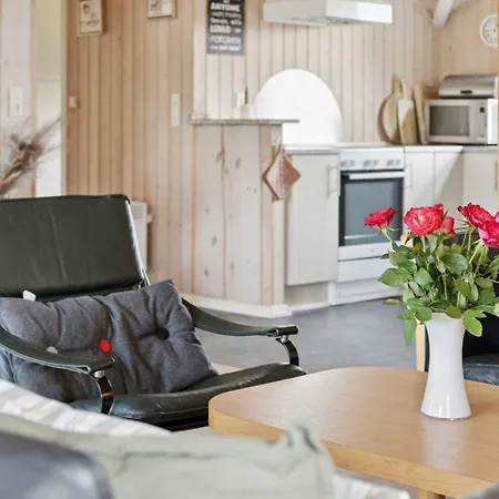 Cozy Near With Fenced Garden * Rødby