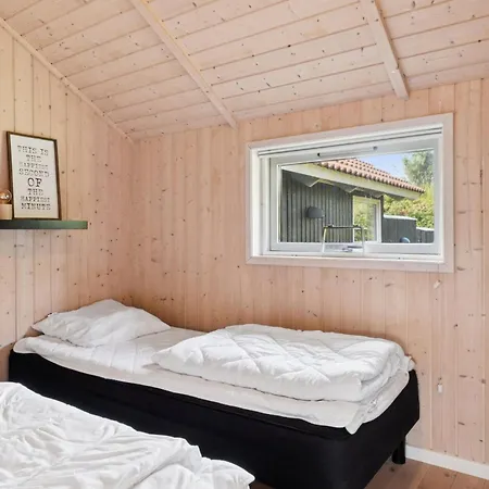 Cozy Near With Fenced Garden Casa vacanze Rødby