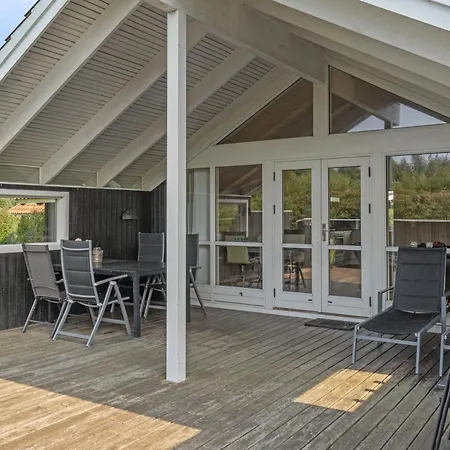 Σπίτι διακοπών Cozy Near With Fenced Garden *