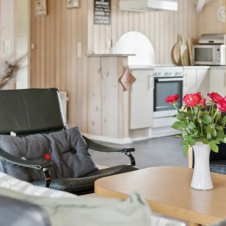 Cozy Near With Fenced Garden * Rødby